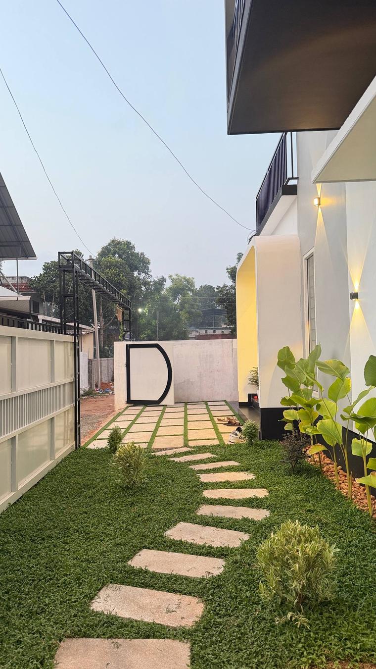 Badusha Residence side courtyard and entrance approach